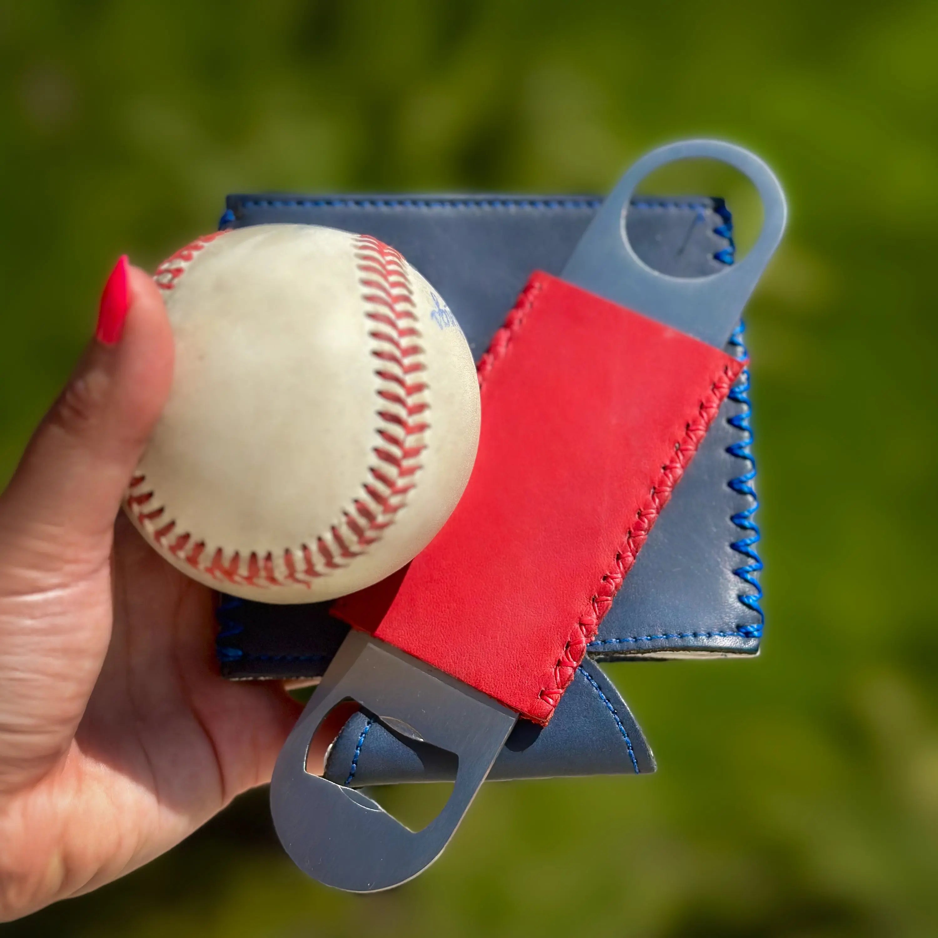 Cool your drink in classic style with this handcrafted Leather Koozie. Bati