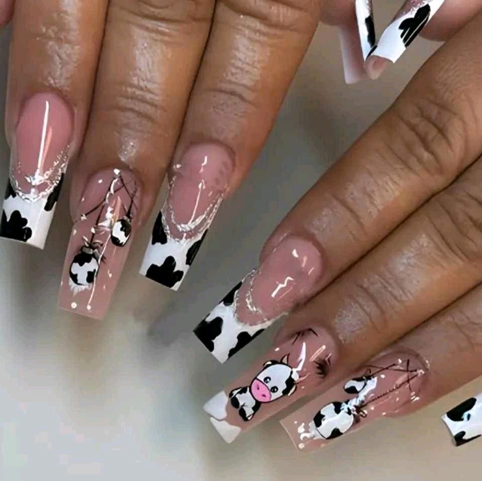 DAZZLE with Dias Dazzling Discoveries: Cartoon Cow Press-On Nails Dias Dazzling Discoveries