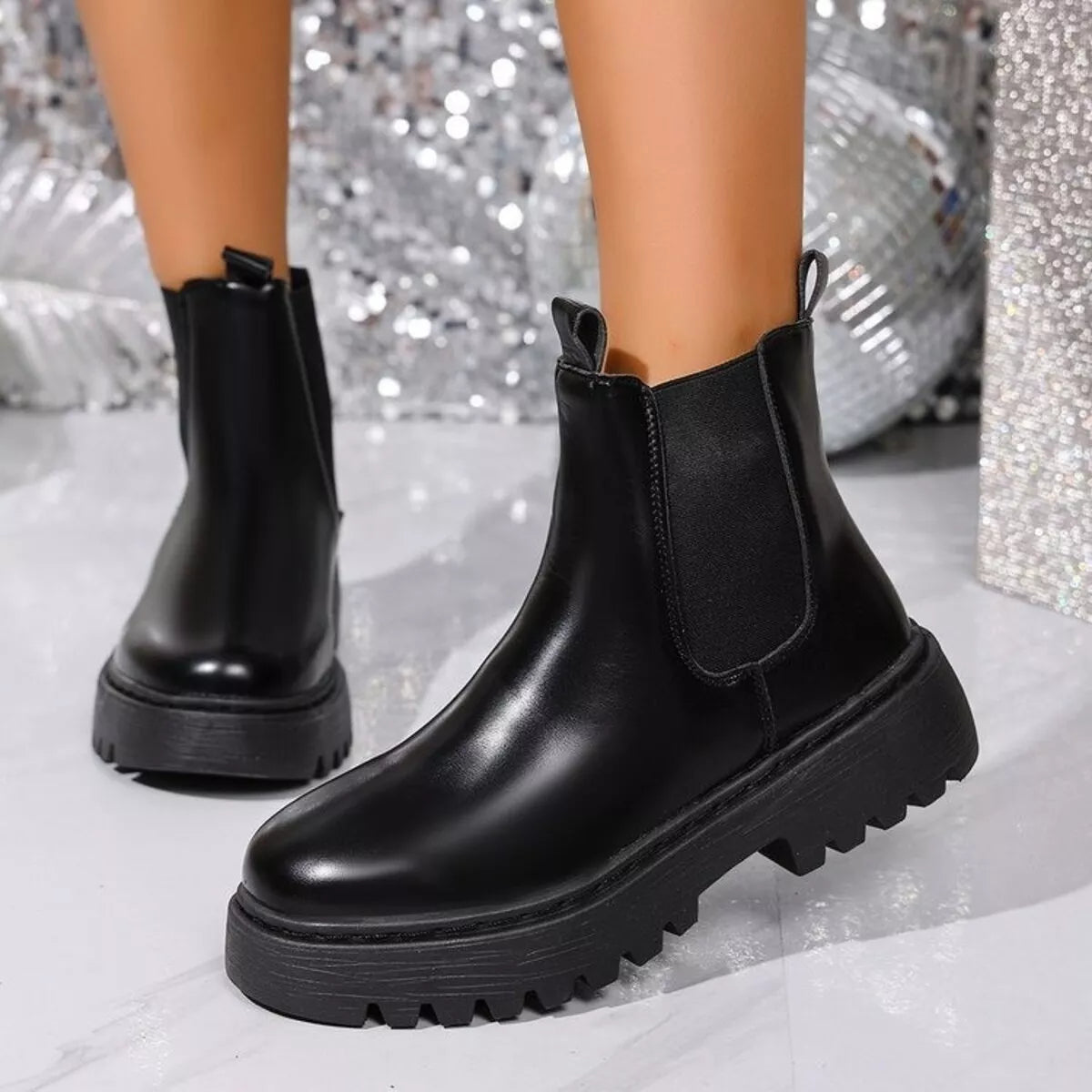 Strut Bodly-Round Toe Platform Boots