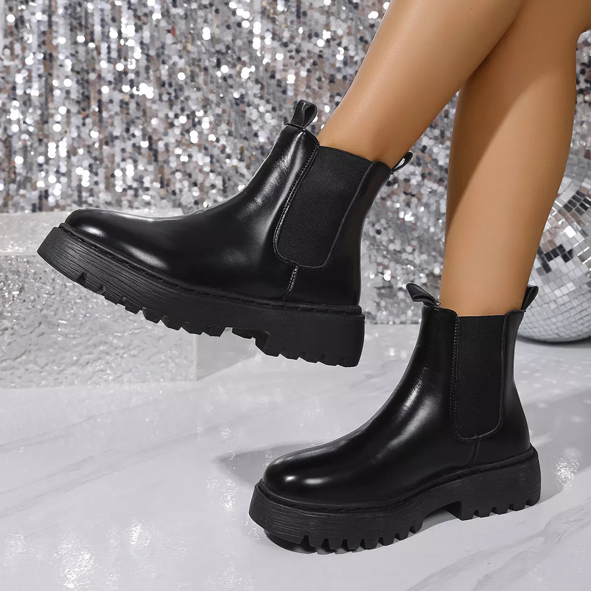 Strut Bodly-Round Toe Platform Boots