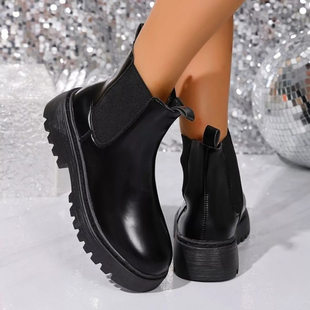 Strut Bodly-Round Toe Platform Boots